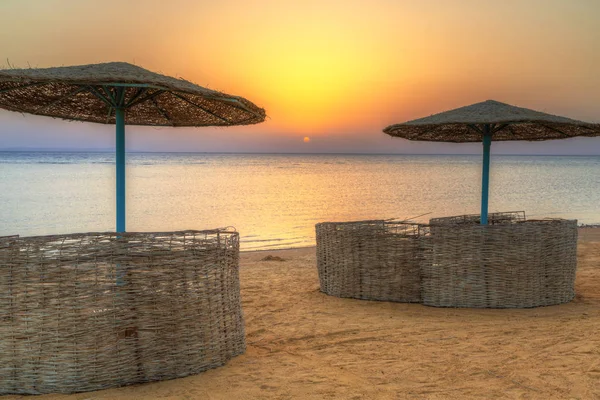 Parasoll Stranden Röda Havet Hurghada Sunrise Egypten — Stockfoto