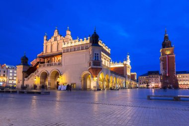 Ana kare, gece, Polonya Krakow Cloth Hall