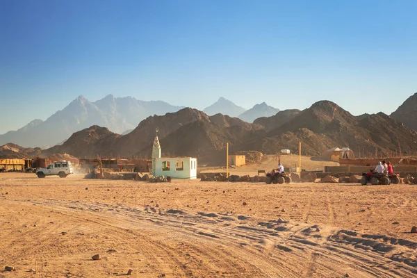 Hurghada Egipto Abril 2013 Pequeño Pueblo Desierto Cerca Hurghada Egipto — Foto de Stock