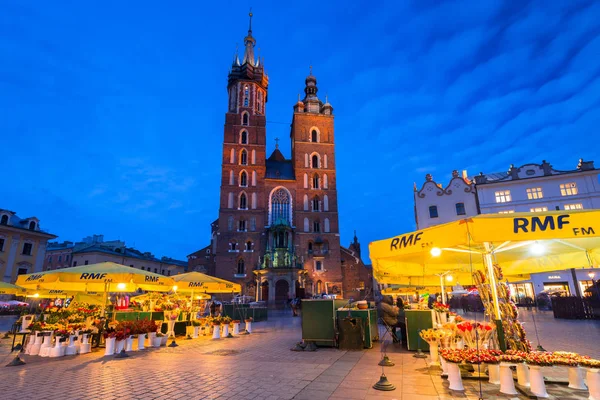 クラクフ ポーランド 2017 メイン広場クラクフの旧市街の夕暮れ時 ポーランド クラクフは第 位とポーランドで最古の都市の一つ — ストック写真
