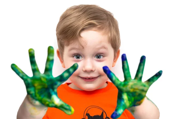 Menino Pequeno Com Uma Pintura Colorida Nas Mãos — Fotografia de Stock