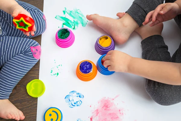 Brother Sister Twins Learn How Paint Hands — Stock Photo, Image