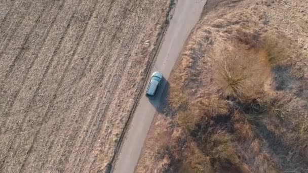 SUV carro dirigindo na estrada coutry — Vídeo de Stock