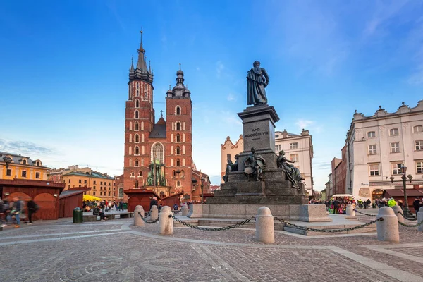 Krakow Polen November 2017 Arkitektur Mary Basilica Krakow Skymningen Polen — Stockfoto