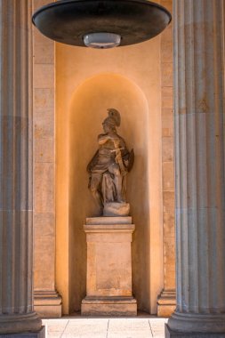 Romalı asker heykeli Brandenburg Kapısı, Berlin, Almanya