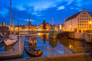 Motlawa nehir ve marina Gdansk geceleri, Polonya mesire