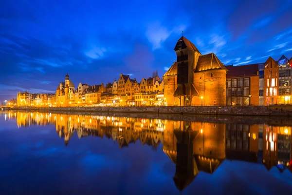 Grúa Portuaria Histórica Gdansk Reflejada Río Motlawa Atardecer Polonia —  Fotos de Stock