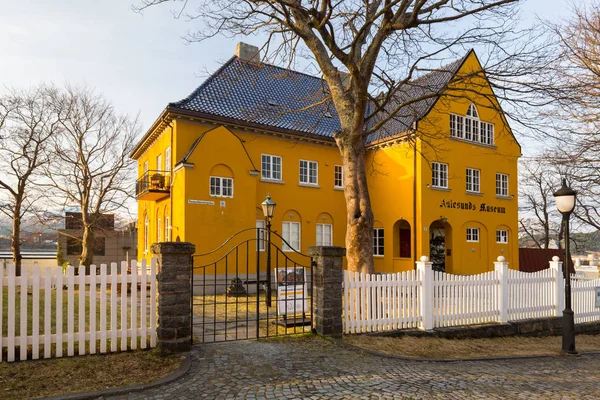 奥勒松 2018年4月13日 奥勒松博物馆的建筑学在市中心 奥勒松是挪威最受欢迎的旅游胜地 — 图库照片