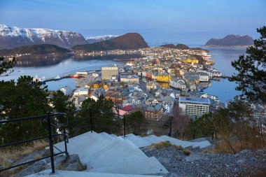Norveç Alesund kasabada şafak için Görünüm noktası