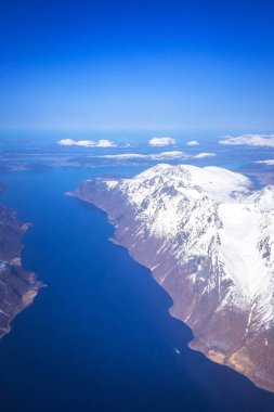 Snowy Norveç kıyı şeridi uçaktan havadan görünümü