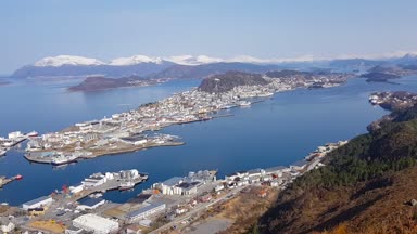 Norveç'in sahil şeridi üzerinde güzel Alesund şehir