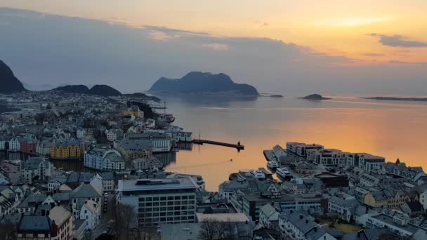 Hermosa Ciudad Alesund Noruega Atardecer — Vídeo de stock