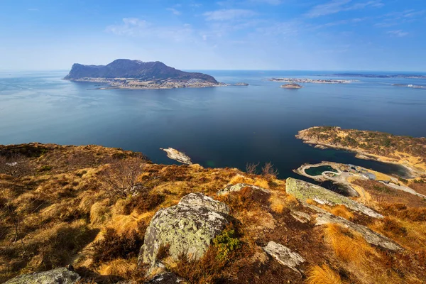 シュガーローフの丘 シュガーローフの先頭から西ノルウェーの海岸線の美しい風景 — ストック写真