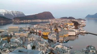 Norveç güzel Alesund şehir şafak