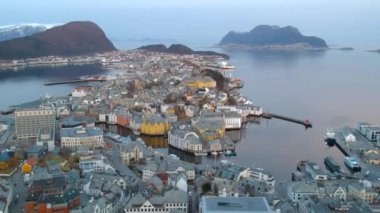 Norveç güzel Alesund şehir şafak
