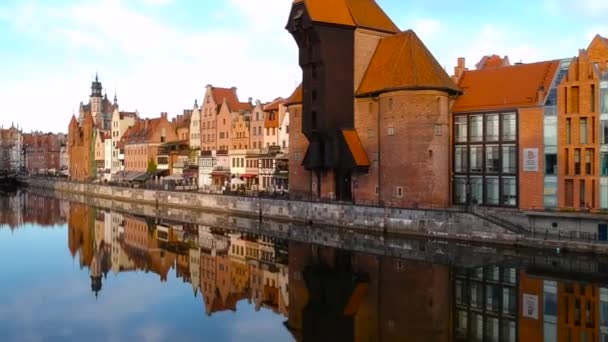 Città Vecchia Gdank Riflessa Nel Fiume Motlawa Surise Polonia — Video Stock