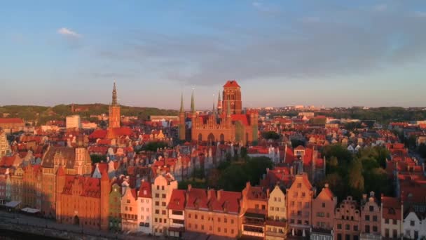 Altstadt Von Gdank Spiegelt Sich Der Motlawa Fluss Bei Surise — Stockvideo