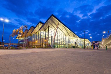 Gdansk, Polonya - 15 Nisan 2018: Polonya 'nın Gdansk kentindeki Lech Walesa Havaalanı' nın modern terminali. 2017 yılında 4.6 milyondan fazla yolcu ile Polonya 'nın en büyük üçüncü havaalanıdır.