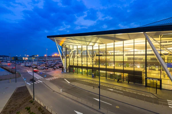 Gdansk Polonia Abril 2018 Terminal Moderna Del Aeropuerto Lech Walesa — Foto de Stock