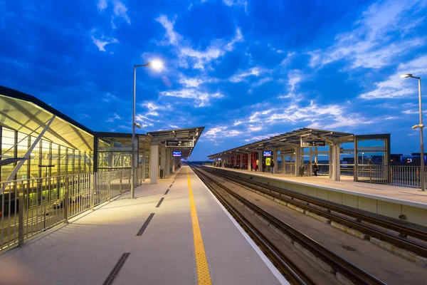 Gdansk Polônia Abril 2018 Terminal Moderno Plataforma Ferroviária Aeroporto Lech — Fotografia de Stock