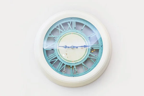 Relógio Estilo Vintage Parede Branca — Fotografia de Stock