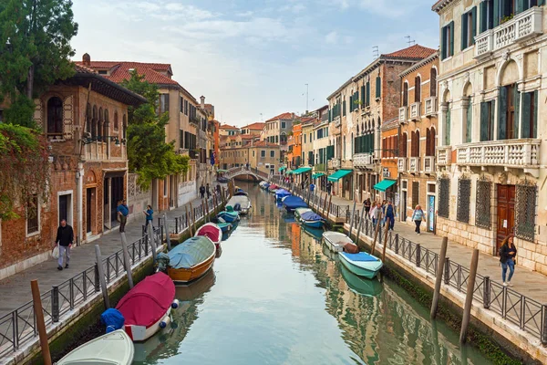Venice Italy October 2019 Canals Venice City Boats Traditional Colorful — Stock Photo, Image