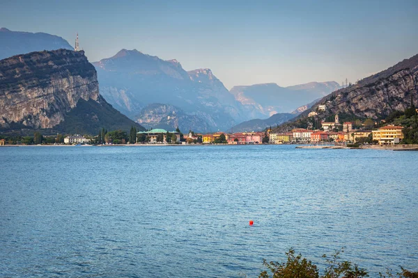 Gyönyörű Tengerpartján Garda Észak Olaszországban — Stock Fotó