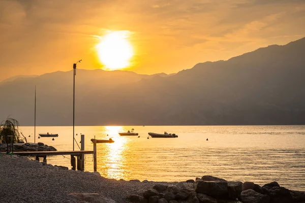 Sköna Kusten Gardasjön Vid Solnedgången Norra Italien — Stockfoto
