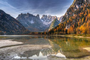 Monte Cristallo Dağları, Dolomitlerin sonbahar manzarası, Güney Tyrol. İtalya