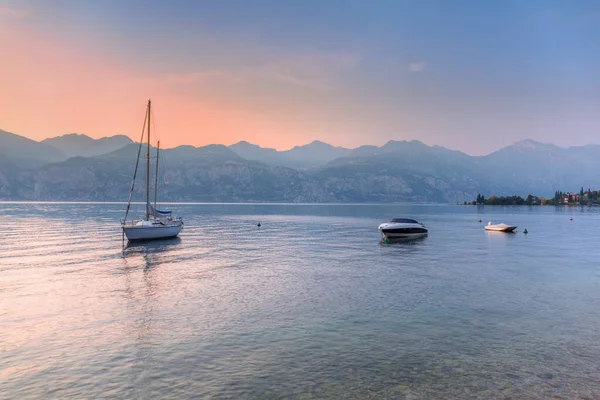 Bela Costa Lago Garda Pôr Sol Norte Itália — Fotografia de Stock