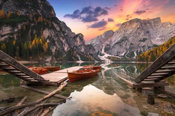 Pragser See Und Seekofelspitze Bei Sonnenaufgang Dolomiten Italien — Stockfoto