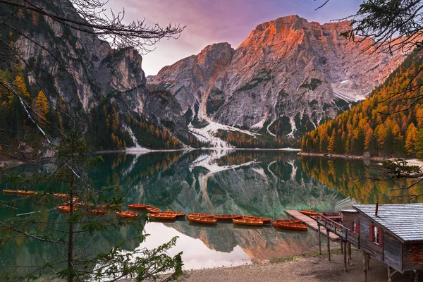 Lago Braies Meer Seekofel Piek Bij Zonsopgang Dolomieten Italië — Stockfoto