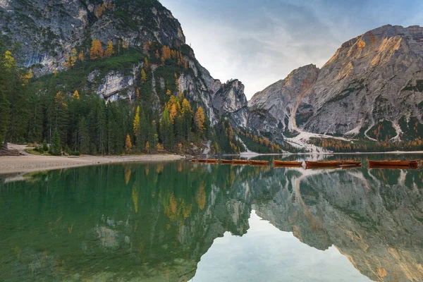 Lago Braies Lago Seekofel Pico Dolomitas Itália — Fotografia de Stock