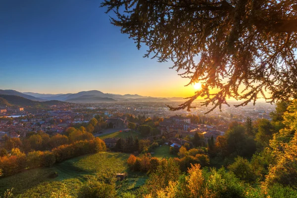 Belo Nascer Sol Sobre Cidade Bérgamo Norte Itália — Fotografia de Stock