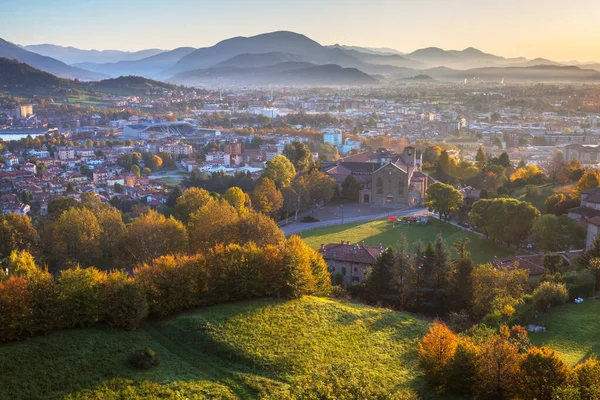 Hermoso Amanecer Sobre Ciudad Bérgamo Norte Italia — Foto de Stock