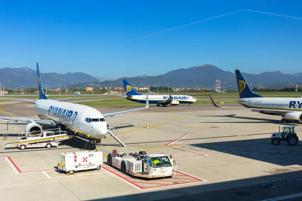 Bérgamo Italia Octubre 2019 Aviones Ryanair Pista Del Aeropuerto Bérgamo —  Fotos de Stock