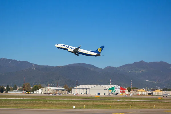 Bergamo Włochy Października 2019 Samolot Ryanair Startuje Lotnisku Bergamo Włoszech — Zdjęcie stockowe