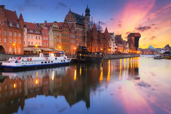 Gdansk Med Vackra Gamla Stan Över Motlawa Floden Vid Soluppgången — Stockfoto