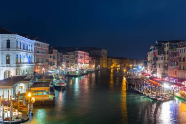Venedik, İtalya - 24 Ekim 2019: Venedik şehir nüktesinin büyük kanalı