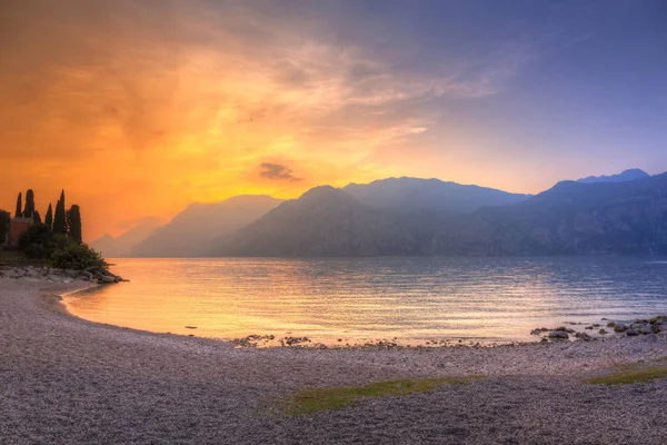Kuzey Talya Garda Gölü Nün Güzel Kıyı Şeridi — Stok fotoğraf