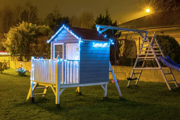 Barn Trädgård Hus Upplyst Natten Julbelysning — Stockfoto