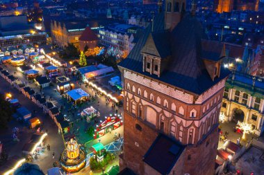 Polonya 'nın eski Gdansk kasabasında Noel panayırı