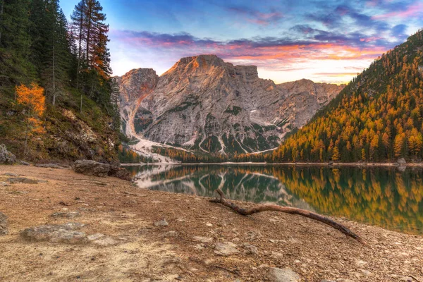 Lago Braies Jezero Seekofel Vrchol Při Východu Slunce Dolomity Itálie — Stock fotografie