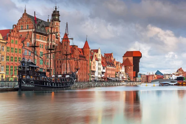 Bela Paisagem Cidade Velha Gdansk Sobre Rio Motlawa Amanhecer Polônia — Fotografia de Stock