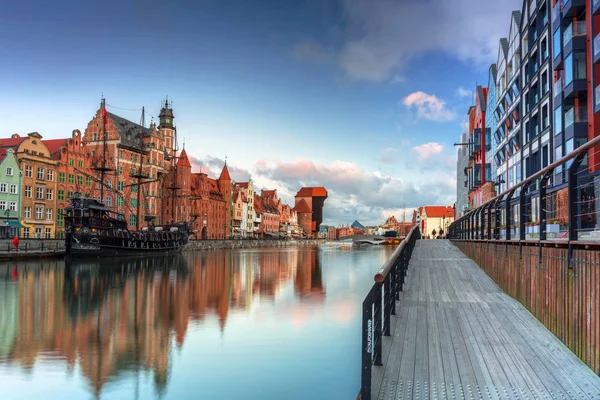 Bela Paisagem Cidade Velha Gdansk Sobre Rio Motlawa Nascer Sol — Fotografia de Stock