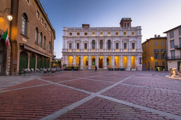 Gyönyörű Építészet Piazza Vecchia Bergamo Hajnalban Olaszország — Stock Fotó