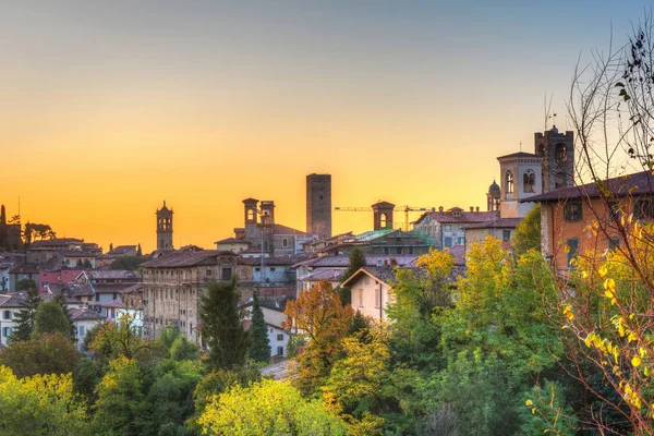 Hermoso Amanecer Sobre Ciudad Bérgamo Norte Italia — Foto de Stock