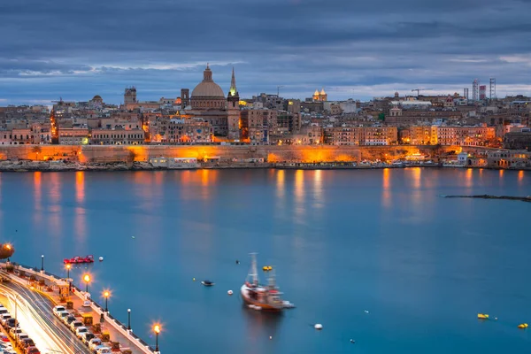 Architettura di La Valletta, la capitale di Malta al tramonto. — Foto Stock