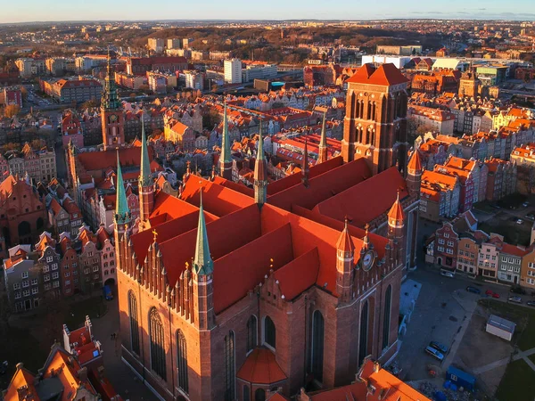 Gün Doğumunda Gdansk Taki Mary Bazilikası Nın Hava Manzarası Polonya — Stok fotoğraf