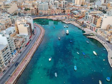 St. Julian, Malta 'daki Spinola Körfezi Manzarası